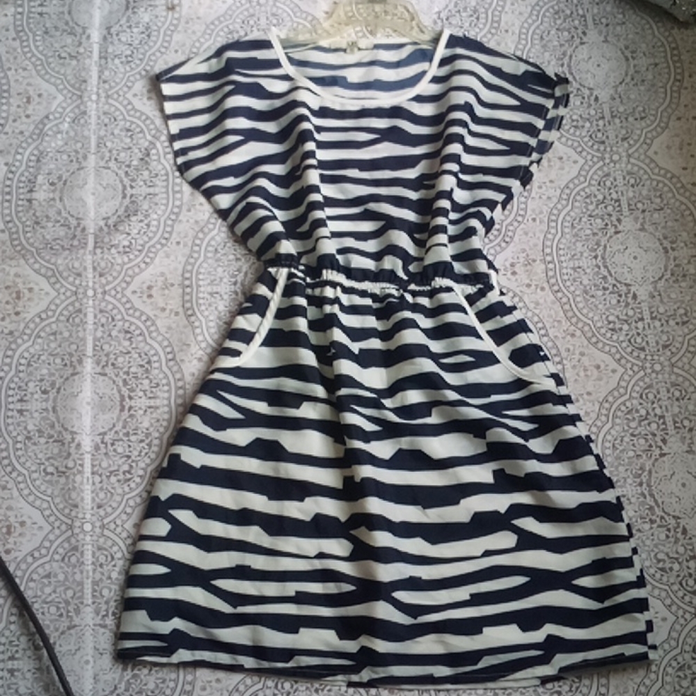 Blue and white striped dress - Picture 12 of 13